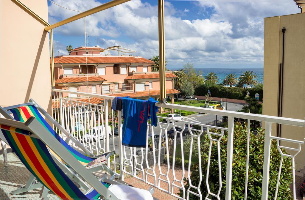 Ligure Residence Борджо-Верецци Экстерьер фото